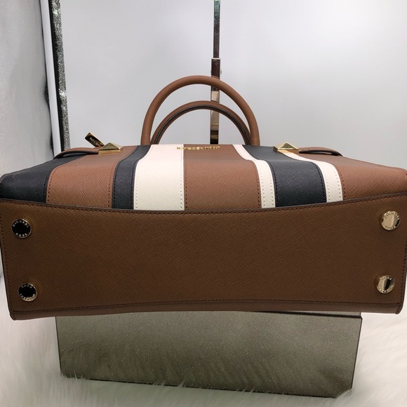 Michael Kors Karla MD EW satchel Crossbody - Picture 3 of 8